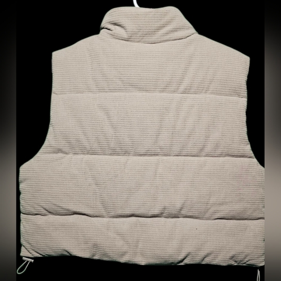 Stoosh Textured Beige Puffer Vest Size Large 23 PTP - 18 Length - Picture 3 of 4